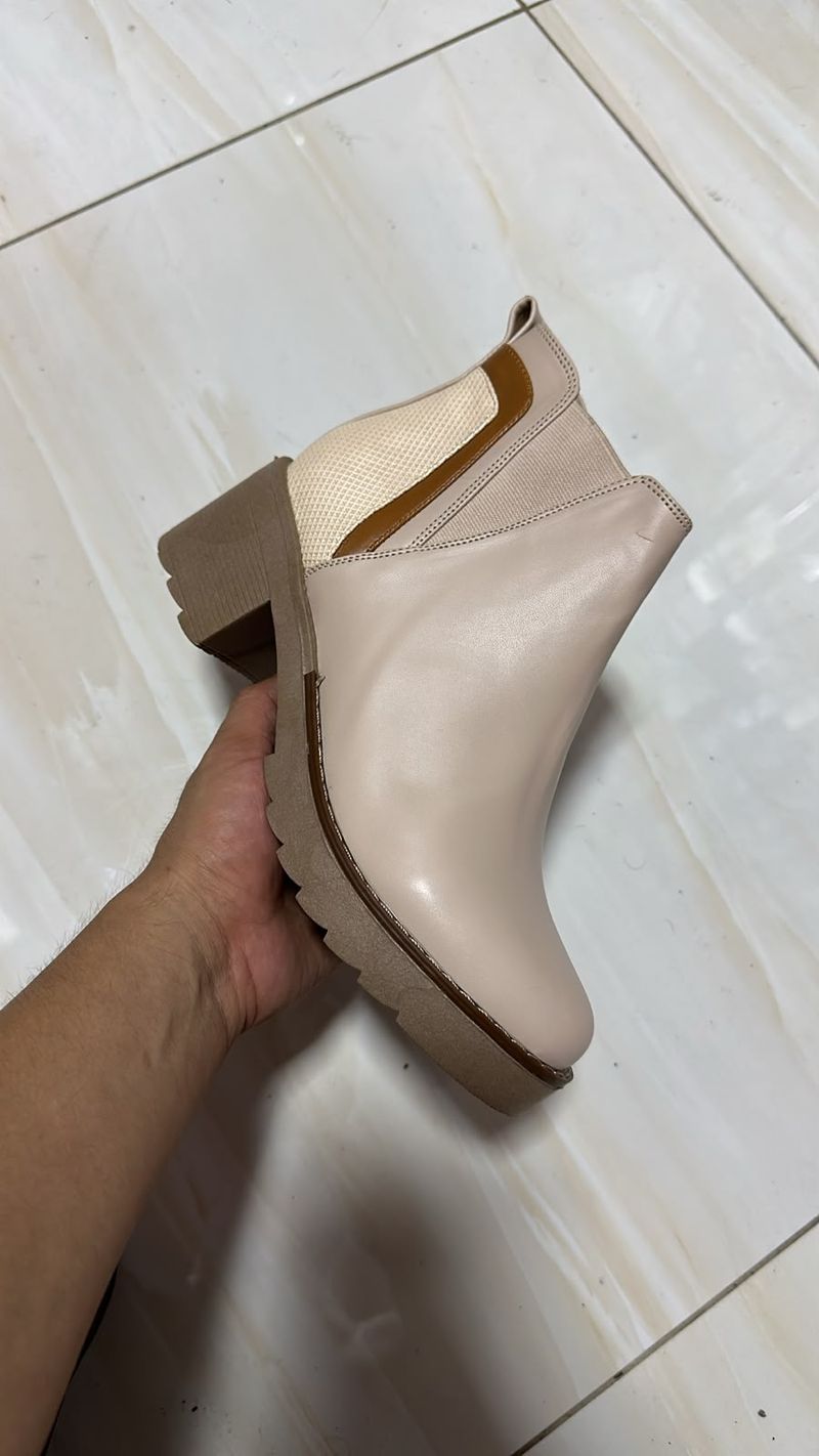 Botín Emilia Beige Chelsea