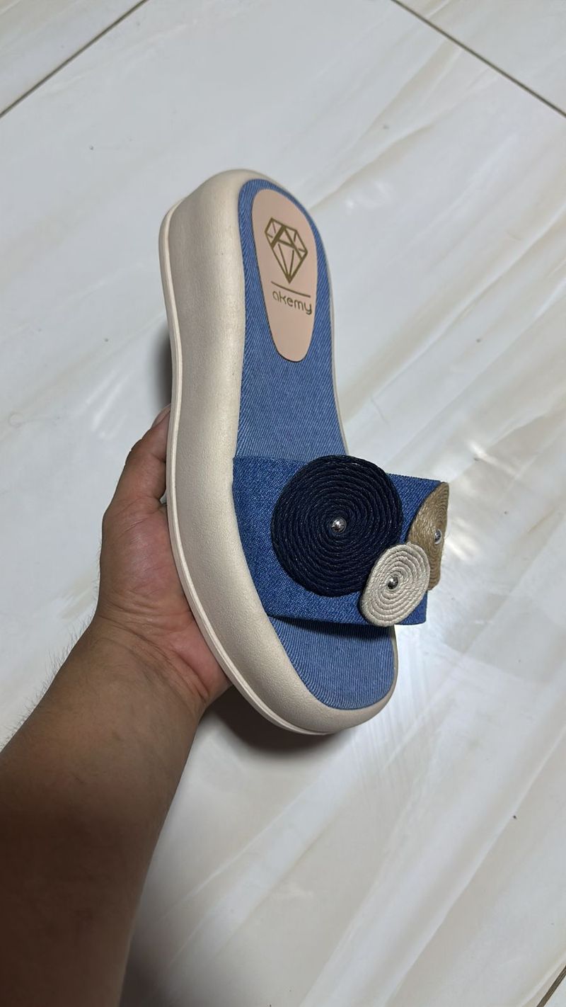 Sandalia Confort Mujer Azul Denim con Diseño Floral