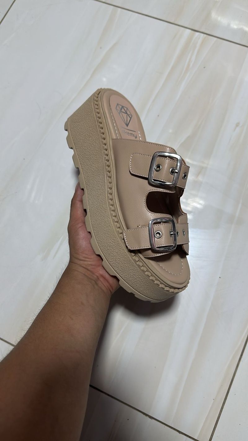 Sandalia Plataforma Akemy Beige
