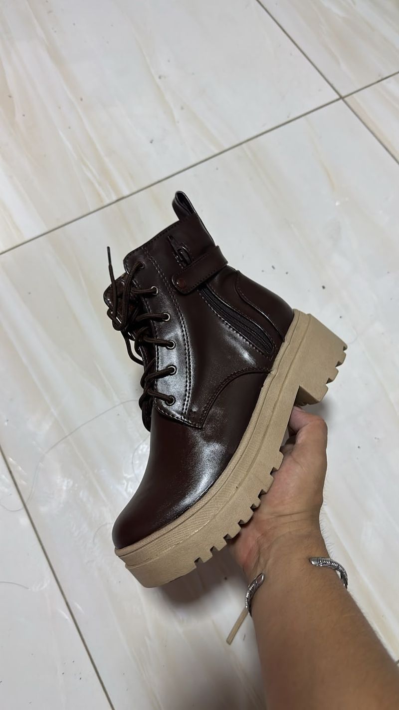 Bota Combat Café